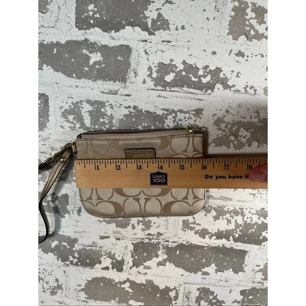 Coach | wristlet as is cream